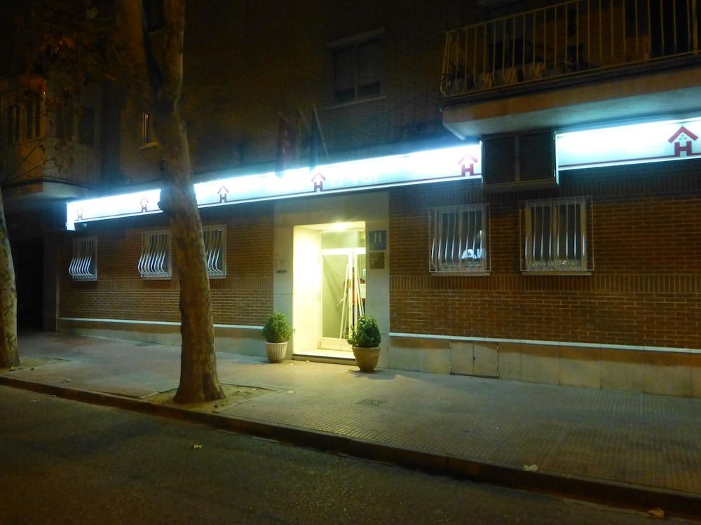 Hostal El Val Alcalá de Henares Exterior foto